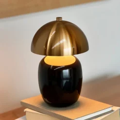 Dyberg Larsen LED-pöytävalaisin Manhatten, musta/messinki