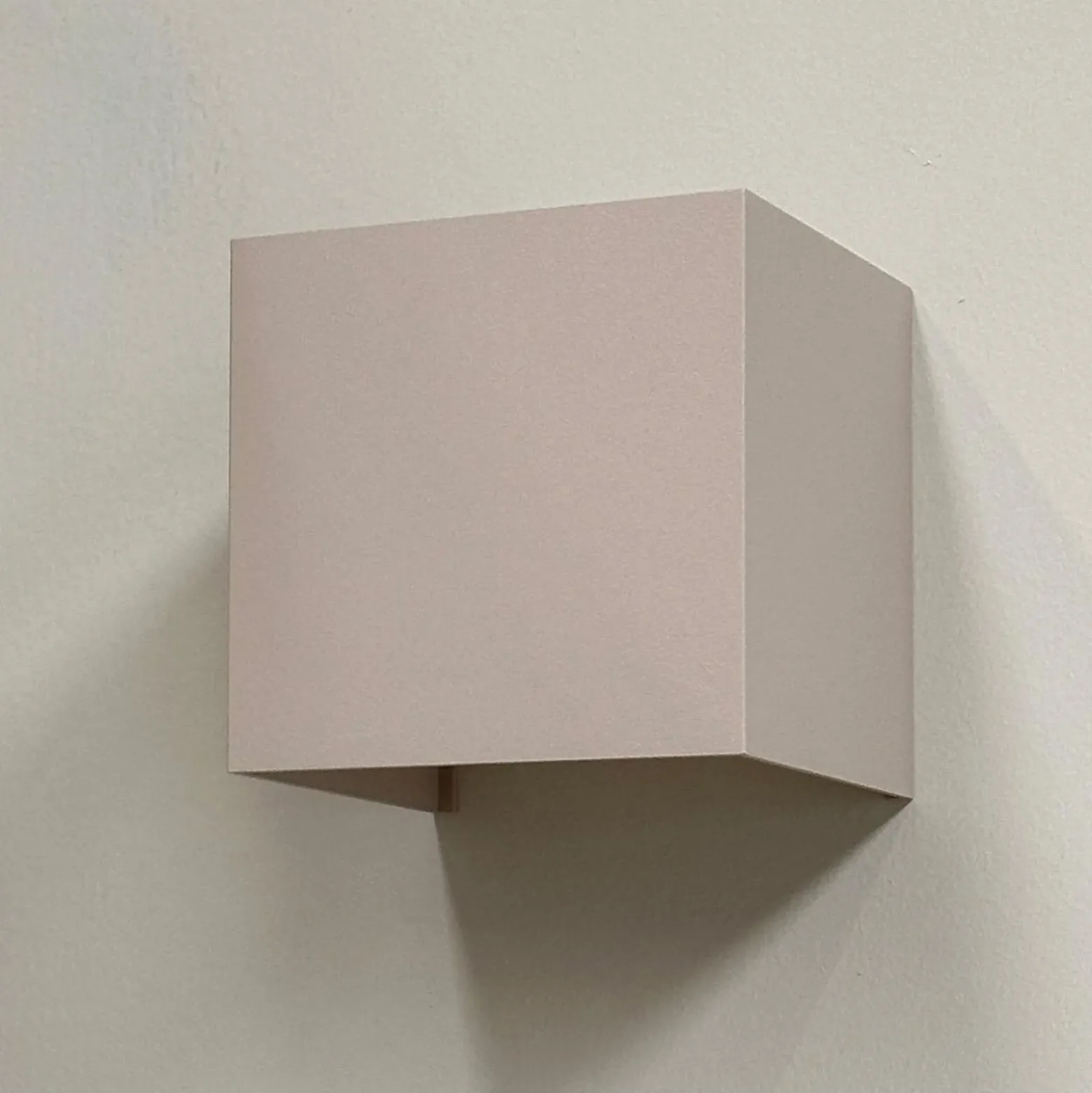 Dyberg Larsen LED-seinävalaisin Venus, beige, leveys 10 cm