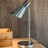 Dyberg Larsen pöytälamppu DL12, kromi, korkeus 44,5 cm, metalli