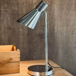 Dyberg Larsen pöytälamppu DL12, kromi, korkeus 44,5 cm, metalli