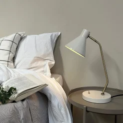 Dyberg Larsen pöytälamppu Sleep, kittivalkoinen, korkeus 43,3 cm