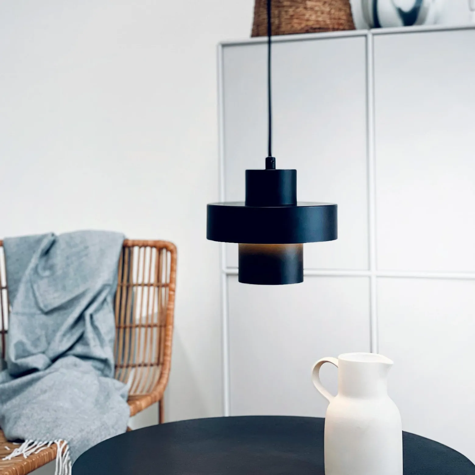 Dyberg Larsen Riippuvalaisin Stoke, musta, Ø 20 cm, metallia