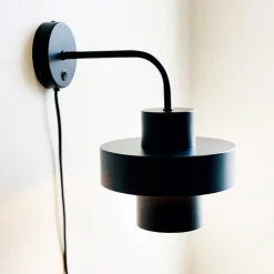 Dyberg Larsen seinävalaisin Stoke, musta, Ø 20 cm, metallia