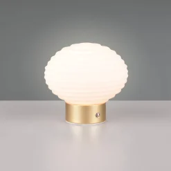 Earl LED ladattava pöytävalaisin, messinki/opal, korkeus 14,5 cm, lasi