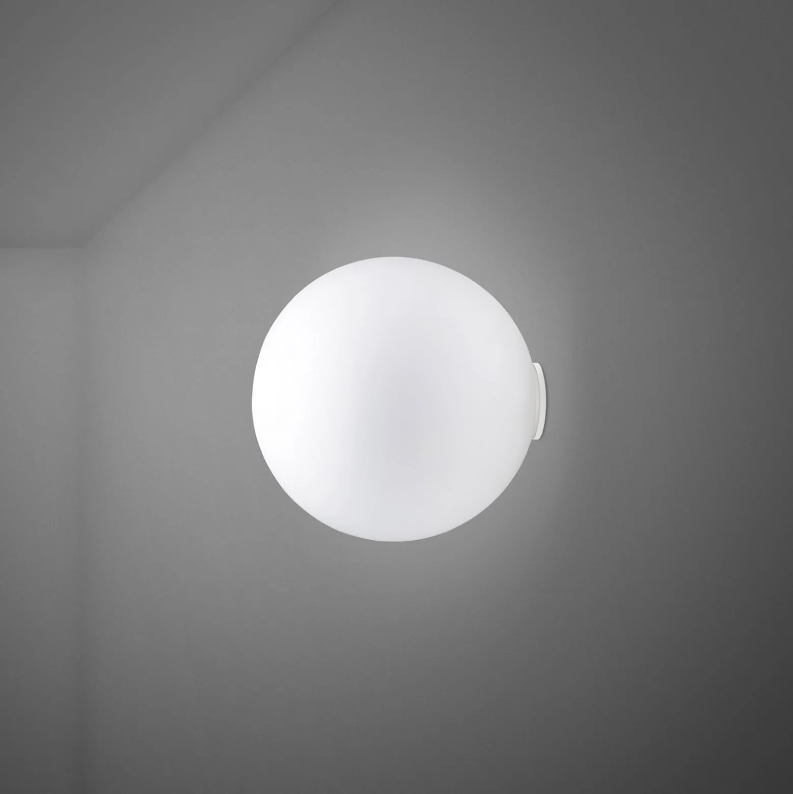 Fabbian Lumi Sfera -seinävalaisin lasia, Ø 20 cm