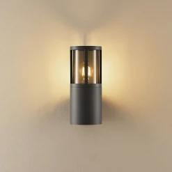 Facado II ulkoseinälamppu, harmaa/savunharmaa Ø 11 cm IP65 metallia