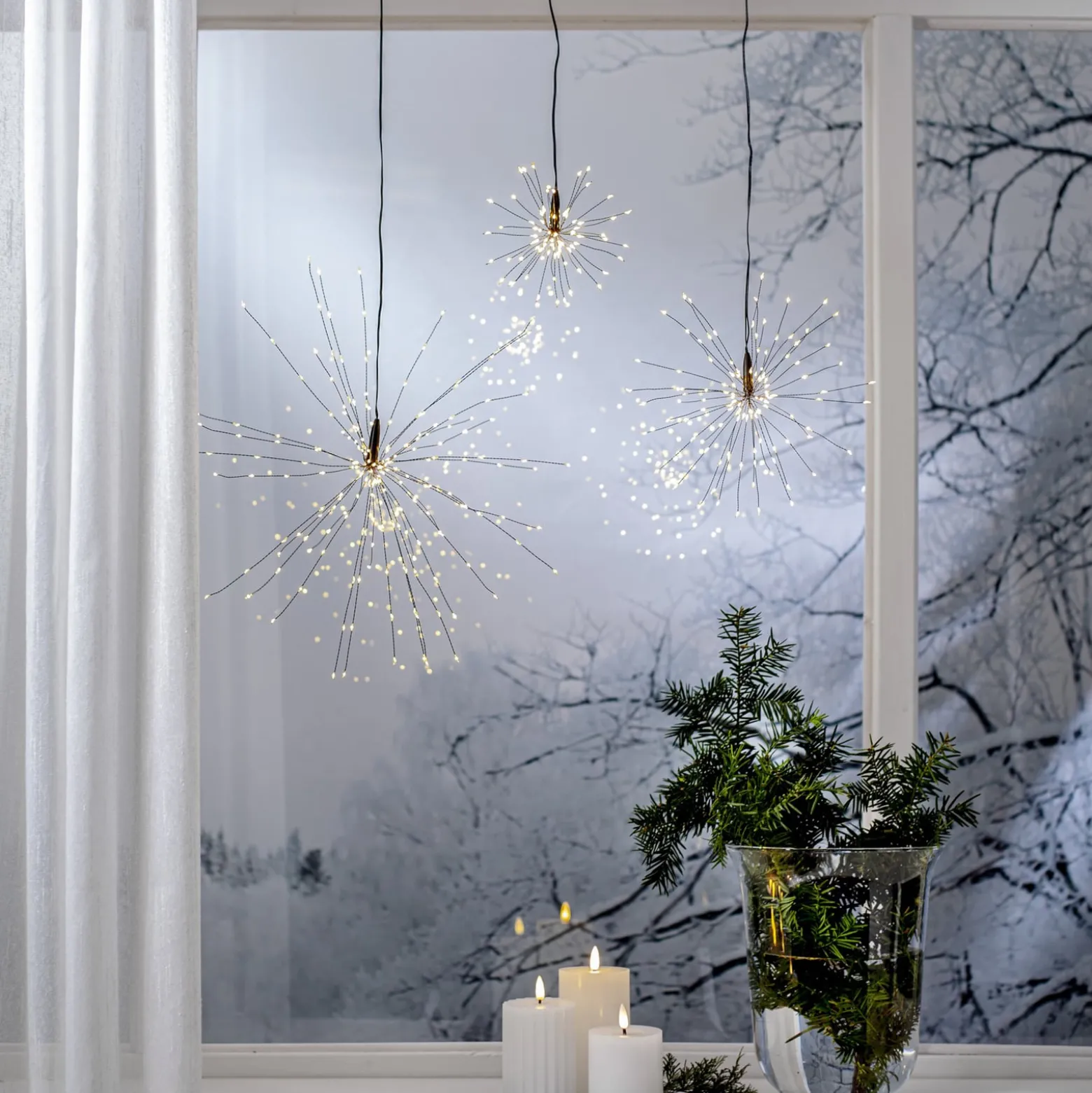 Firework LED-riippuvalaisin, musta, metallia, Ø 26 cm, pistotulppa
