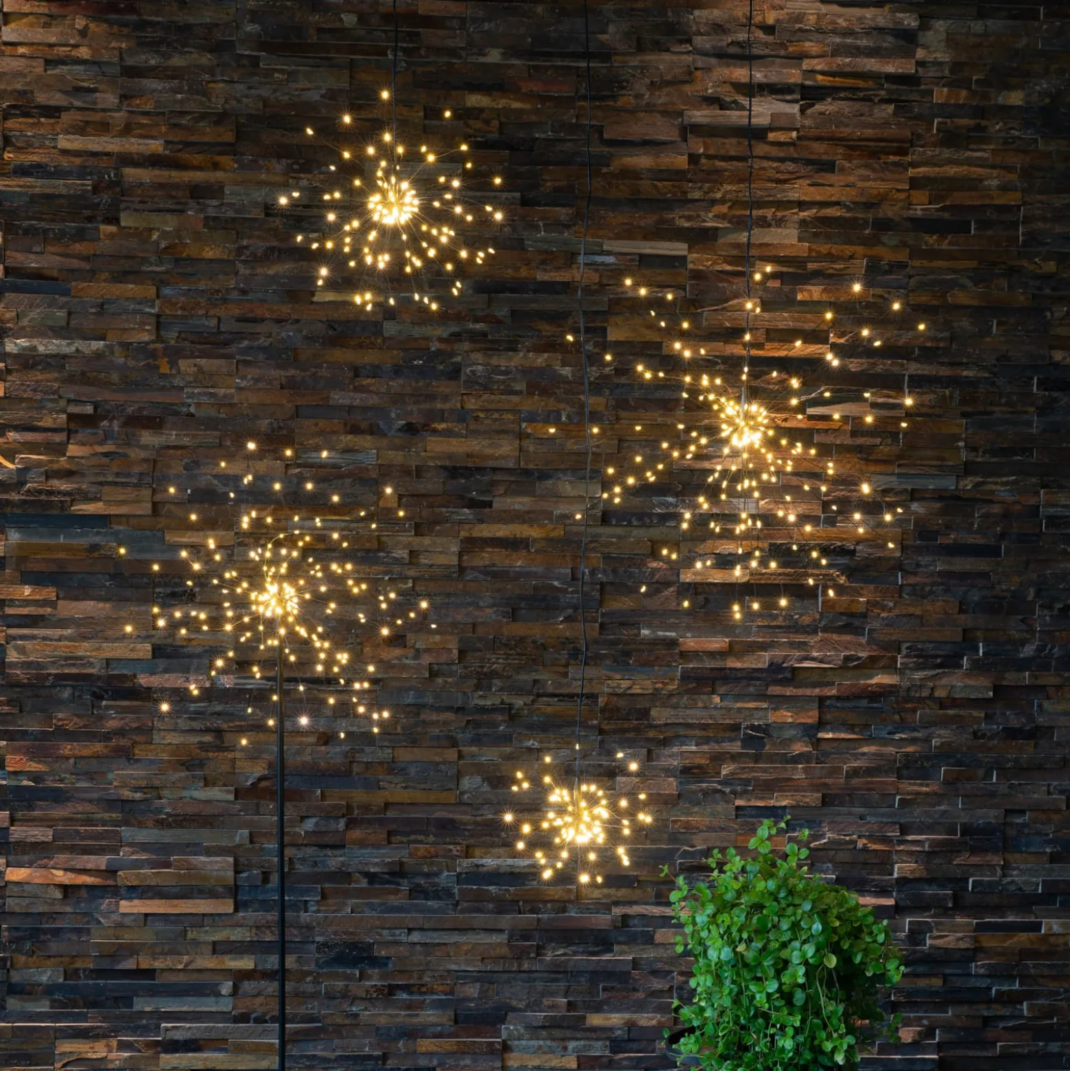 Firework LED-riippuvalaisin, musta, metallia, Ø 26 cm, pistotulppa