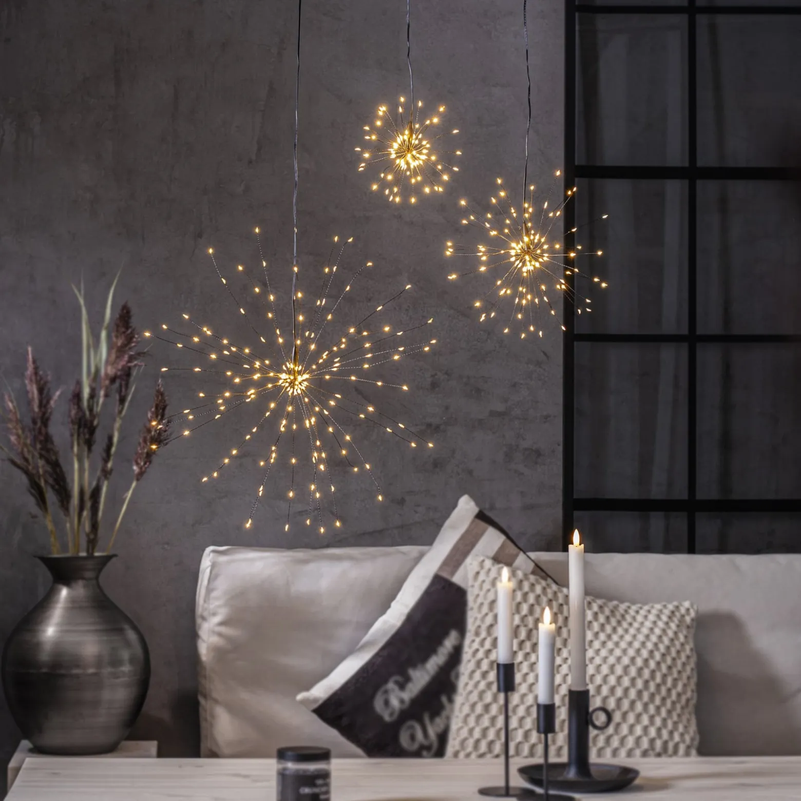 Firework LED-riippuvalaisin, musta, metallia, Ø 26 cm, pistotulppa