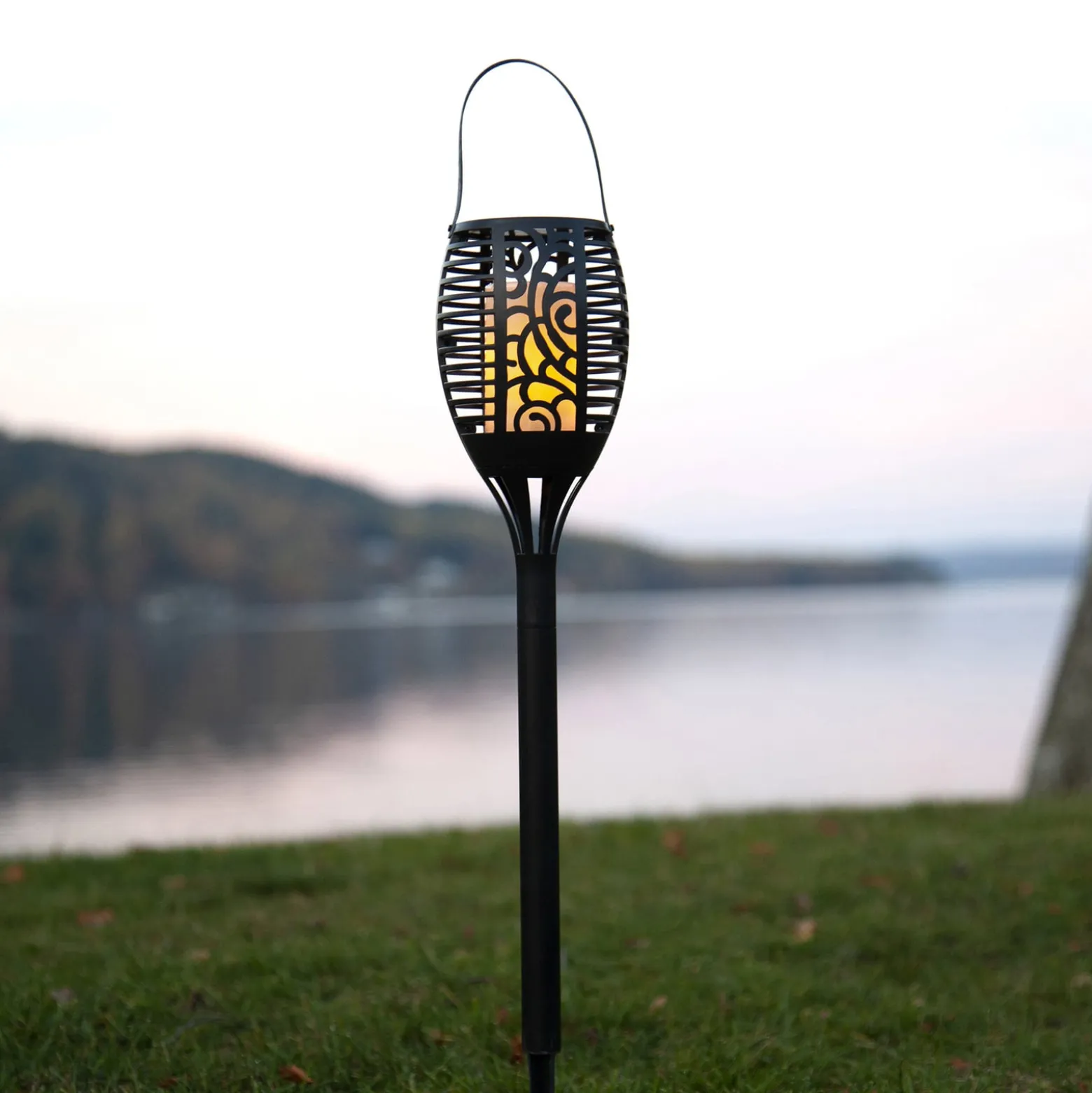 Flame LED-aurinkolamppu, kolme käyttövaihtoehtoa, 42 cm