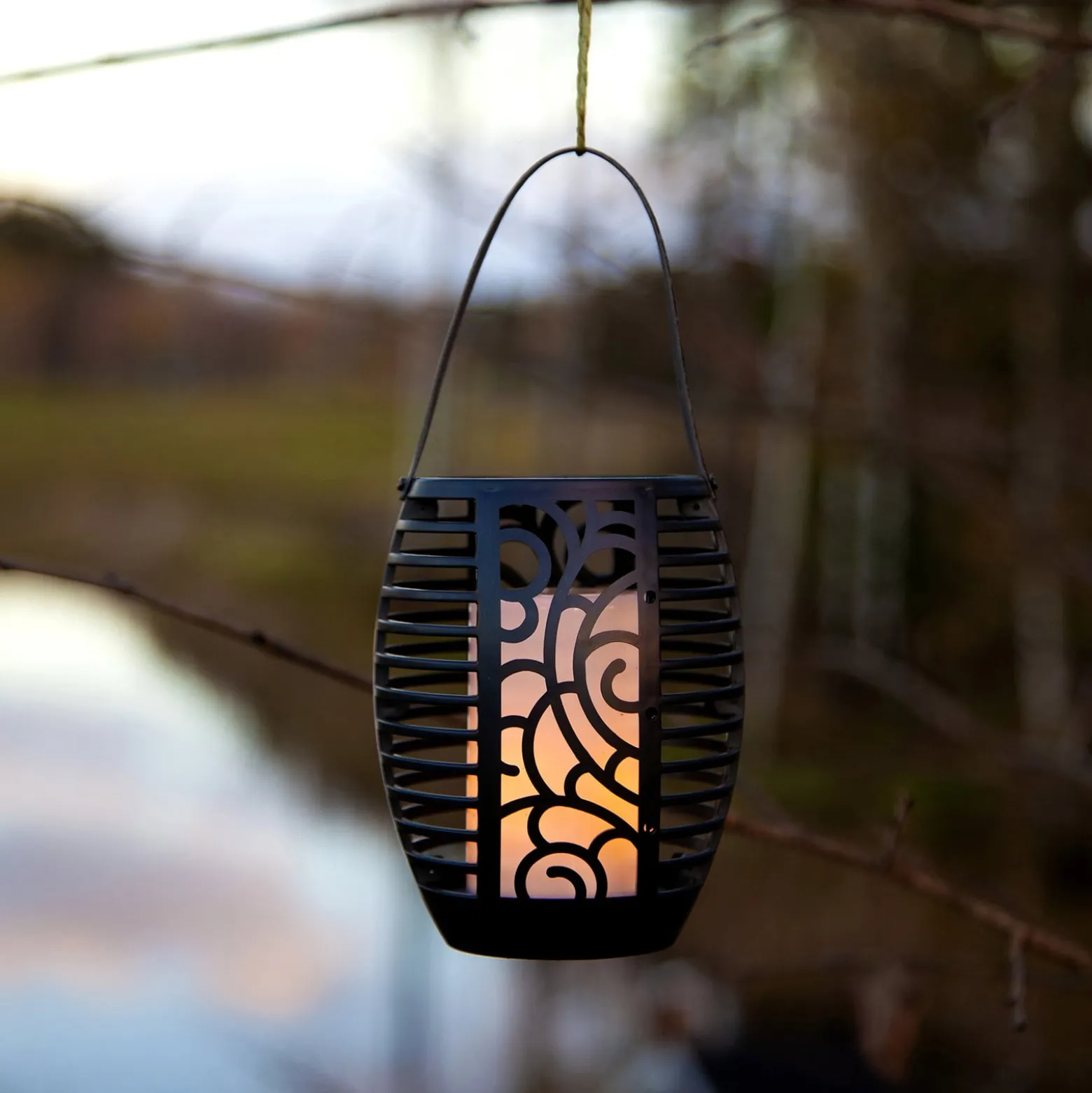 Flame LED-aurinkolamppu, kolme käyttövaihtoehtoa, 42 cm