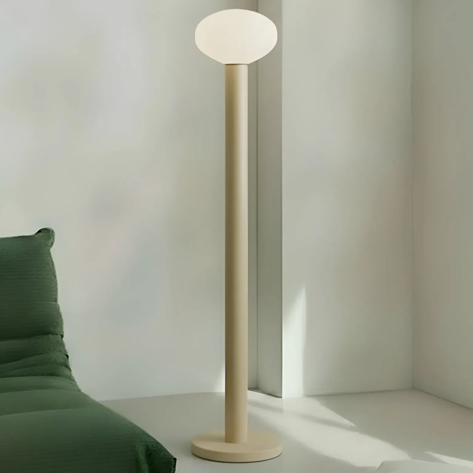 Flo-lattiavalaisin, beige, korkeus 138 cm, 1-lamppuinen, lasi