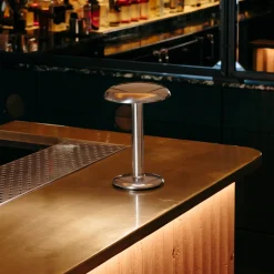 FLOS Gustave -LED-pöytälamppu, akku 927 hopea