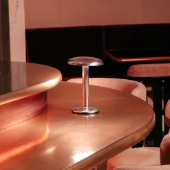 FLOS Gustave -LED-pöytälamppu, akku 927 hopea