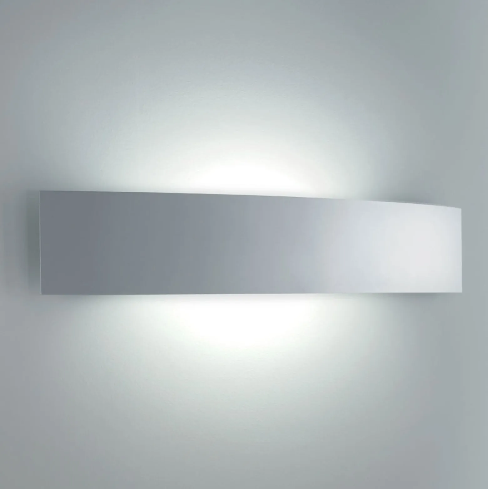 Fontana Arte Riga - laadukas LED-seinävalaisin