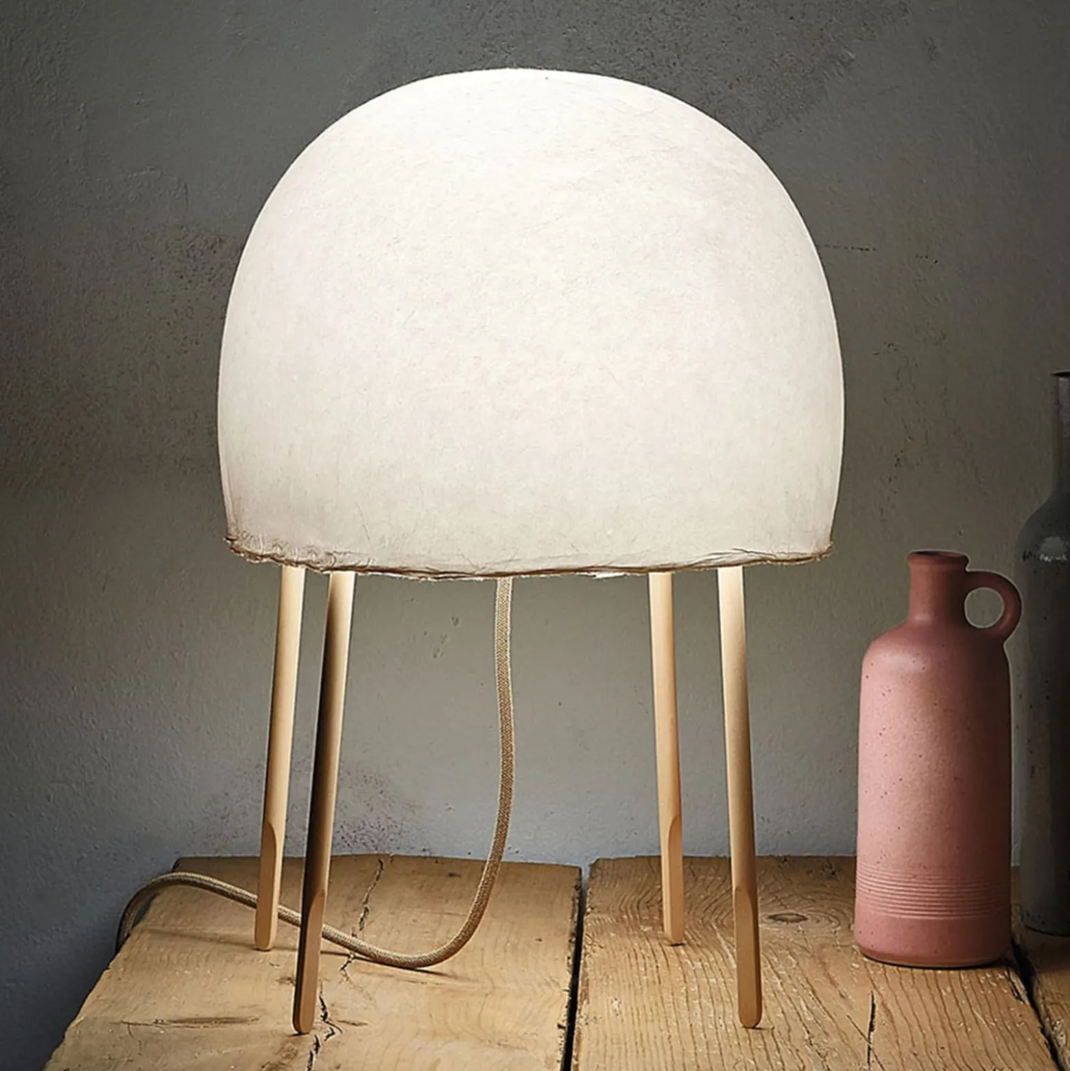 Foscarini Kurage -pöytälamppu washi-paperia