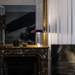 Foscarini LED-pöytävalaisin Chapeaux M, tummanpunainen