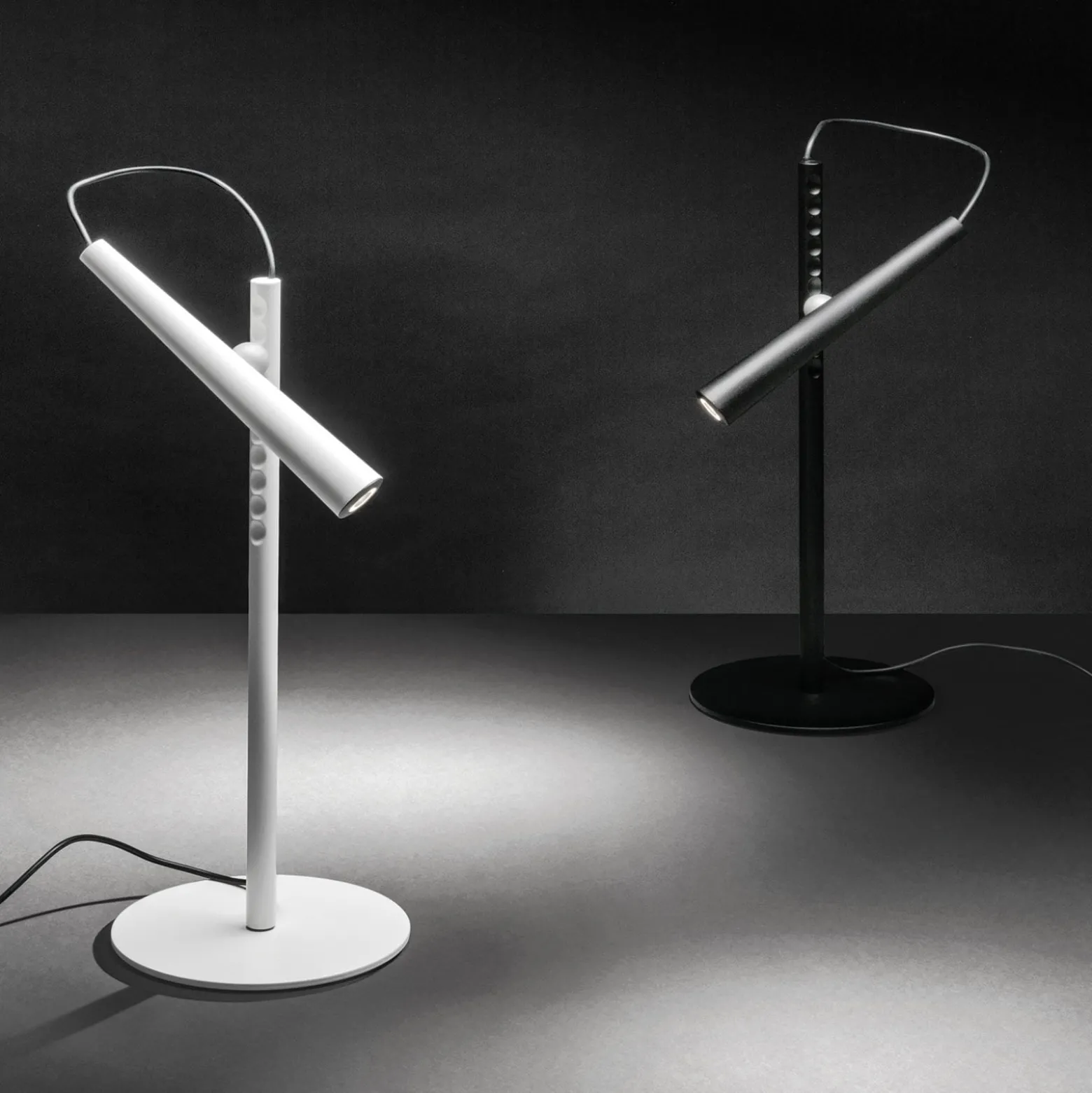 Foscarini Magneto LED -pöytävalaisin, valkoinen