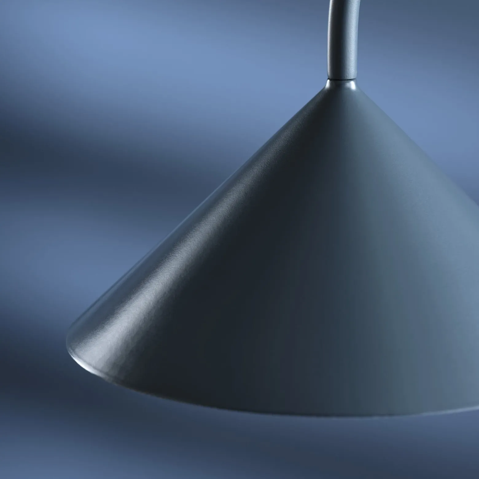 FRANDSEN LED-akkukäyttöinen pöytälamppu Grasp, petrol, 47 cm, metalli