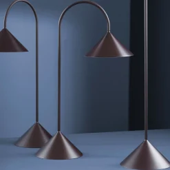 FRANDSEN LED-akkukäyttöinen pöytälamppu Grasp, punainen, korkeus 47 cm, metalli