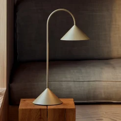 FRANDSEN LED-akkukäyttöinen pöytävalaisin Grasp, hiekanharmaa, korkeus 47 cm