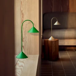 FRANDSEN LED-akkukäyttöinen pöytävalaisin Grasp, vihreä, korkeus 47 cm