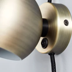 FRANDSEN seinävalaisin Ball Magnet, messinginvärinen antiikki