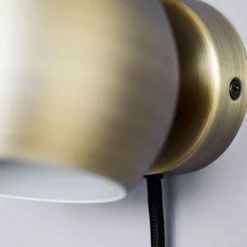 FRANDSEN seinävalaisin Ball Magnet, messinginvärinen antiikki