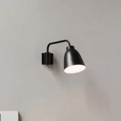 FRITZ HANSEN Caravaggio seinälamppu, musta