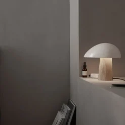 FRITZ HANSEN Night Owl -pöytävalo valkoinen/saarni