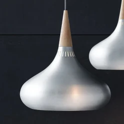 FRITZ HANSEN Orient P2 riipus alumiini/tammi Ø 34 cm
