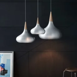 FRITZ HANSEN Orient P2 riipus alumiini/tammi Ø 34 cm