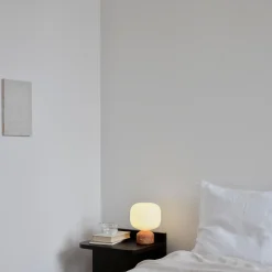 GEJST LED-akkukäyttöinen pöytälamppu Meemo, marmori, meripihka, lasi, USB
