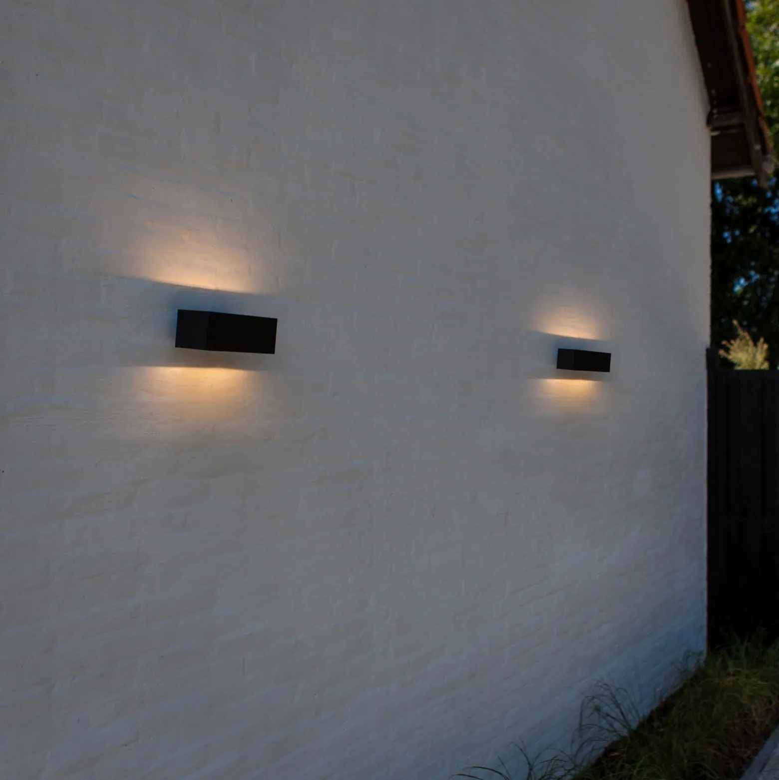 GEMINI-LED-ulkoseinävalaisin, musta, 22 cm, IP54, ylös/alas
