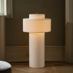 Globen Lighting Noah-lattiavalaisin, valkoinen, korkeus 88 cm, tekstiili