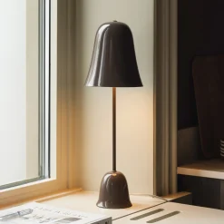 Globen Lighting -pöytälamppu Blåklockan, mokkiruskea, korkeus 56 cm
