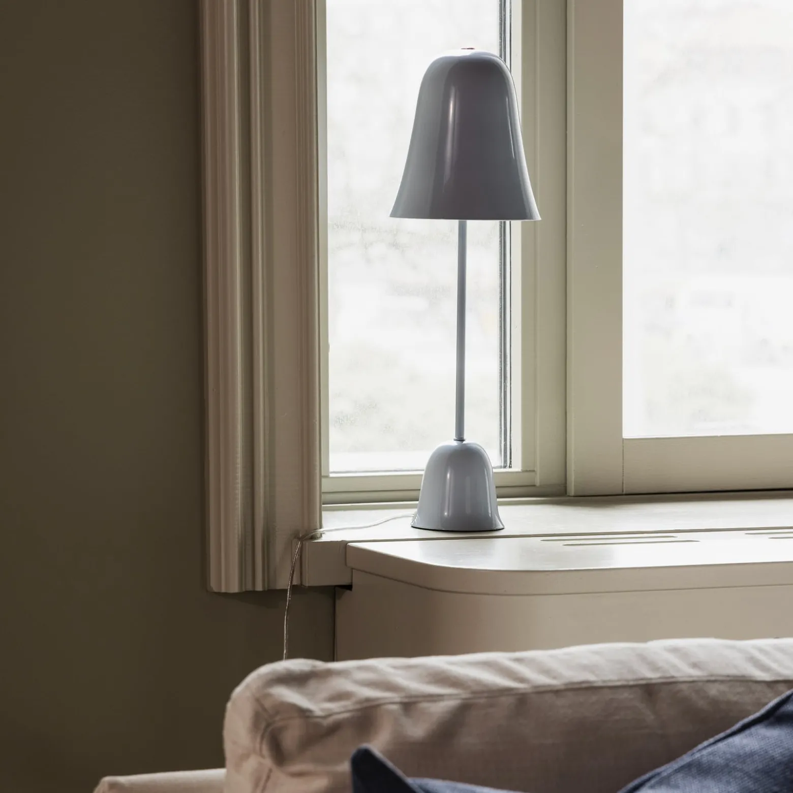 Globen Lighting -pöytälamppu Blåklockan, vaaleansininen, korkeus 56 cm