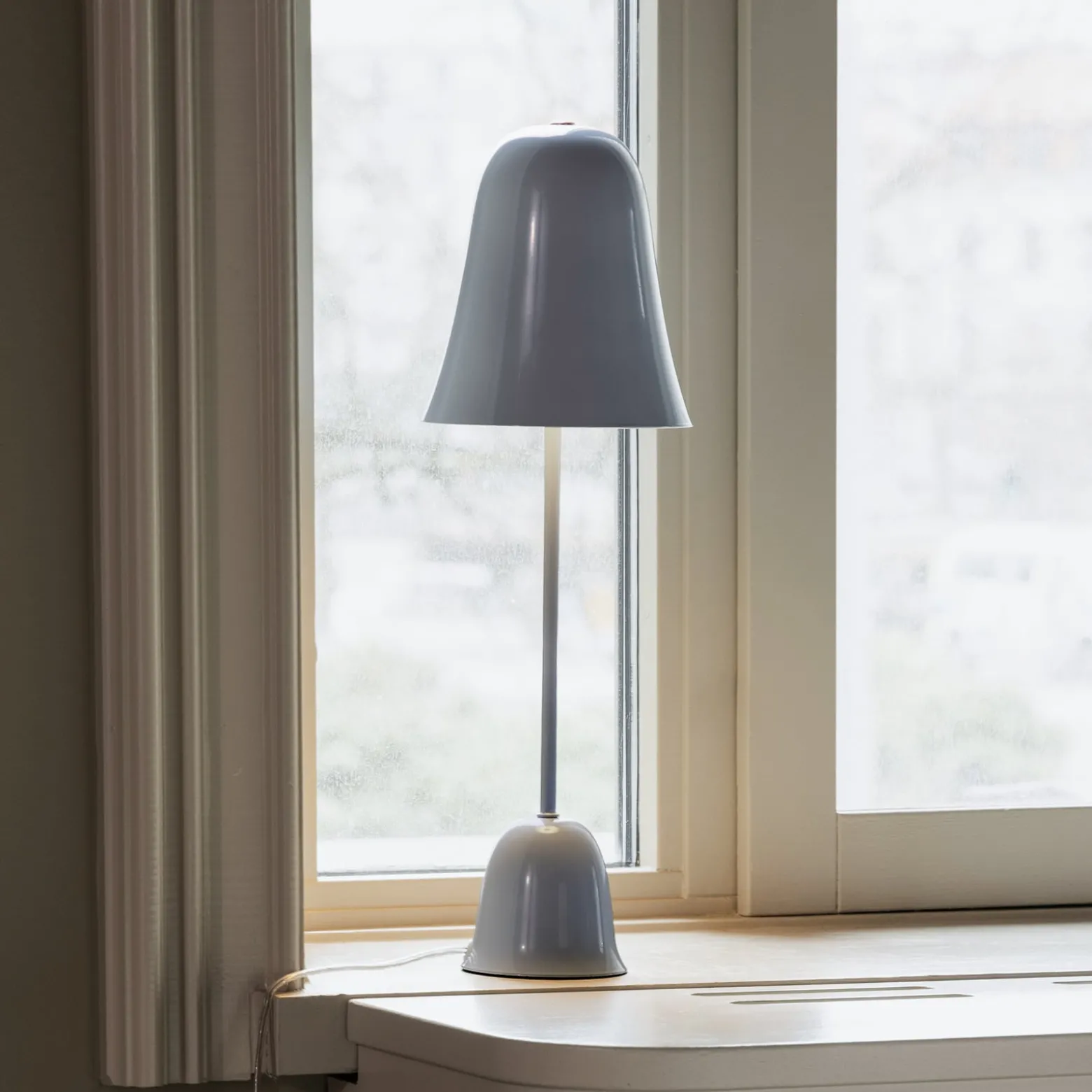 Globen Lighting -pöytälamppu Blåklockan, vaaleansininen, korkeus 56 cm