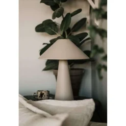 Globen Lighting pöytävalaisin Cannes, beige, korkeus 40 cm
