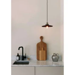 Globen Lighting riippuvalaisin COBBLER, tummanpunainen, Ø 25 cm