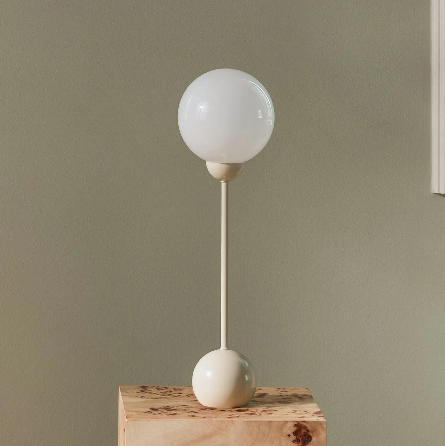 Globen Lighting Ripley-pöytälamppu, beige, korkeus 52 cm, rauta/lasi