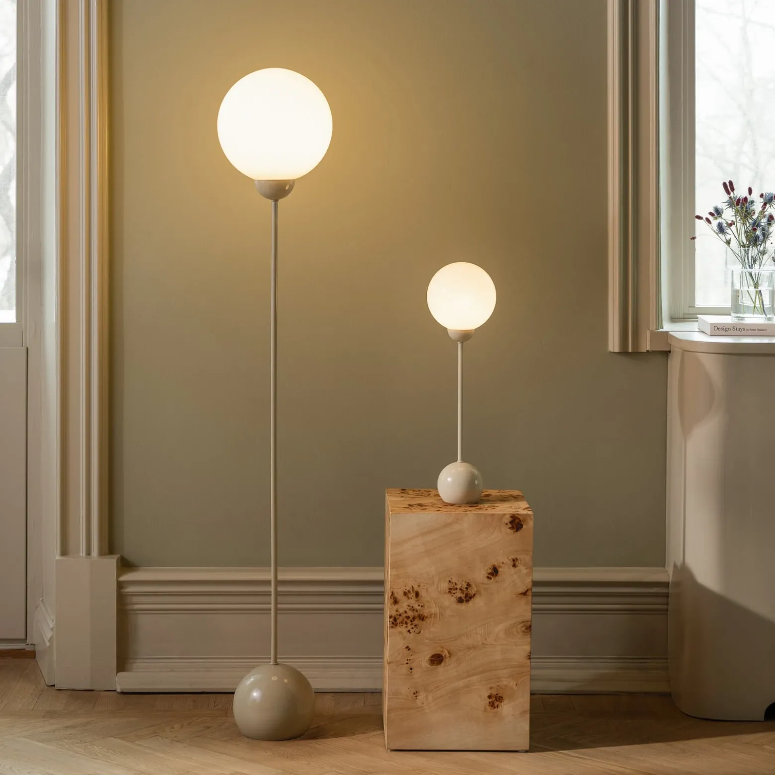 Globen Lighting Ripley-pöytälamppu, beige, korkeus 52 cm, rauta/lasi