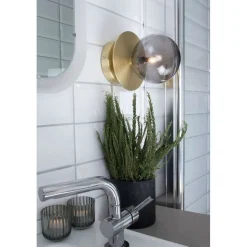 Globen Lighting seinälamppu ART DECO, messinki/valkoinen Ø 16 cm IP44