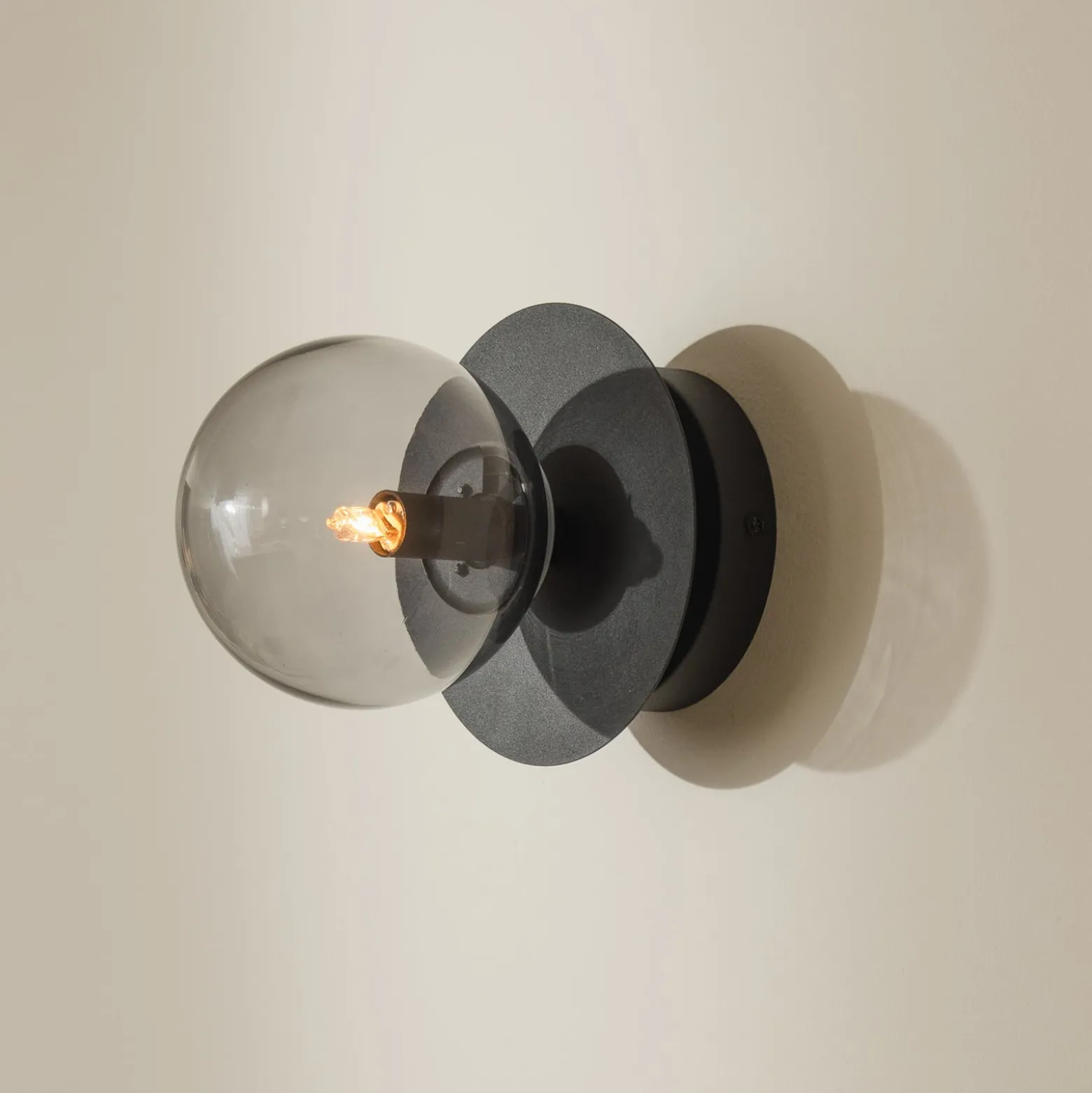 Globen Lighting seinälamppu ART DECO, musta/harmaa Ø 16 cm IP44