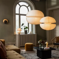 Globen Lighting seinävalaisin ORBIT, ruskea, Ø 30 cm, pistoke