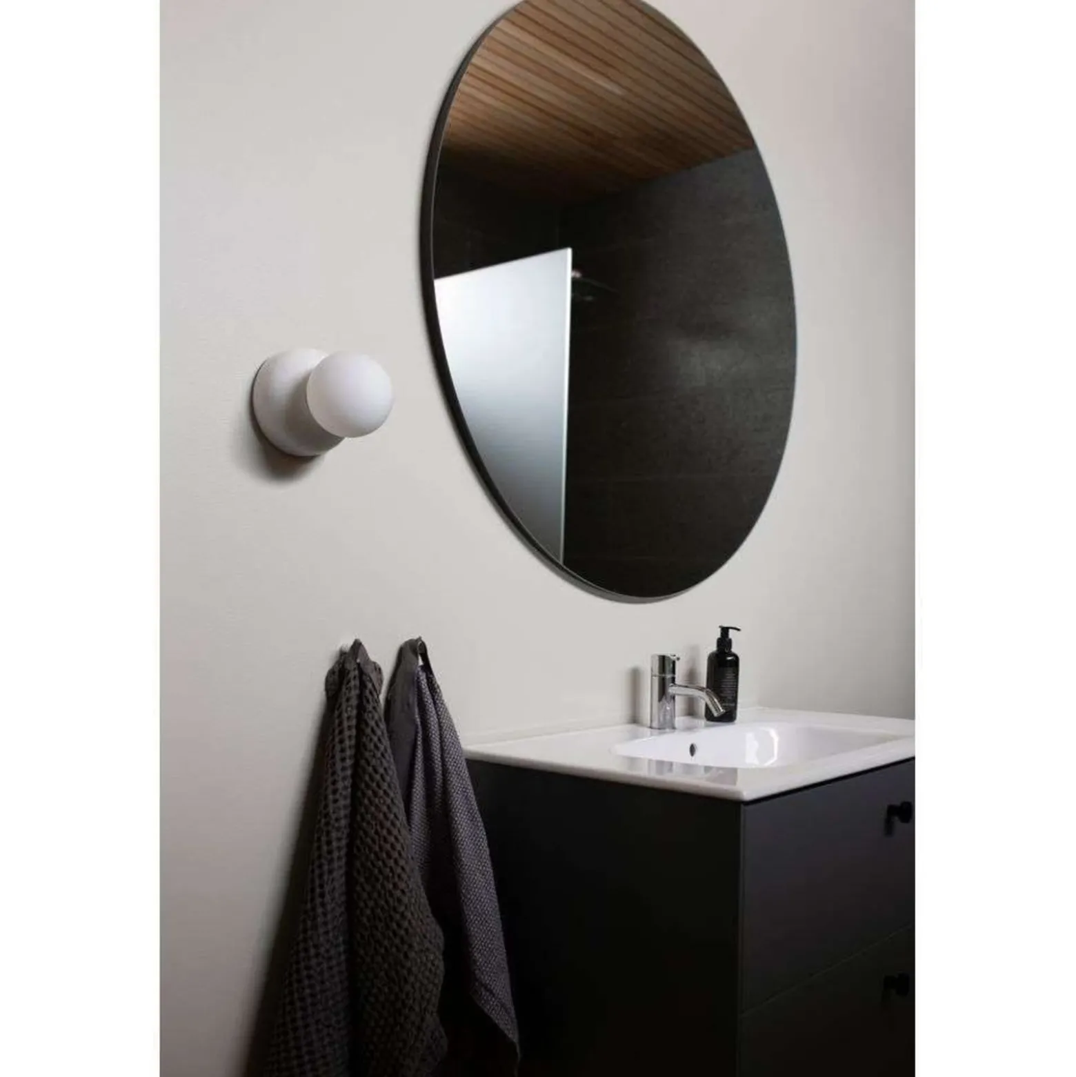 Globen Lighting Torrano -seinävalaisin, valkoinen, Ø 13 cm, IP44