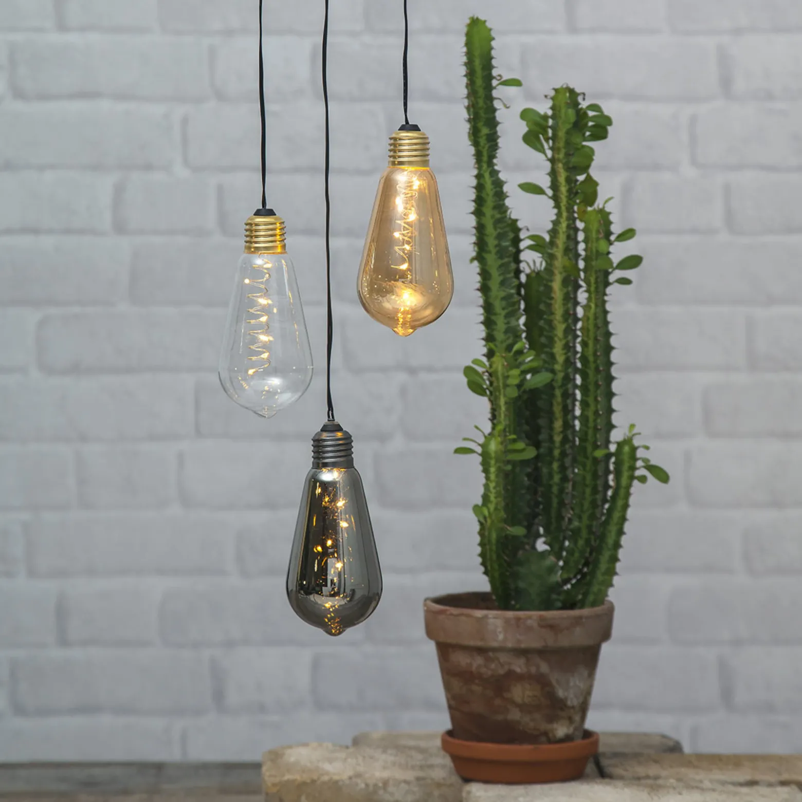Glow-vintage-LED-koristevalo ajastimella, kirkas