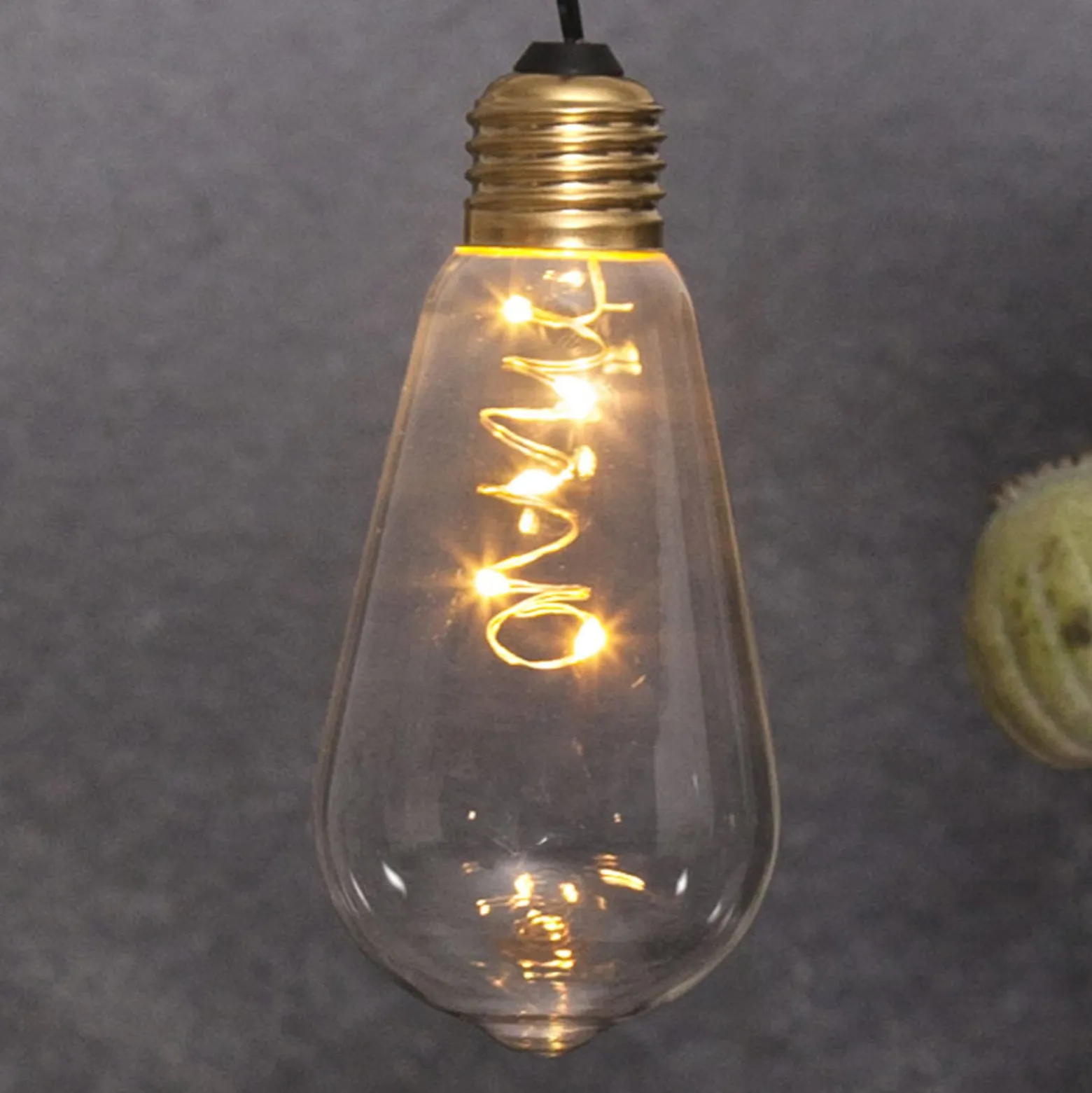 Glow-vintage-LED-koristevalo ajastimella, kirkas