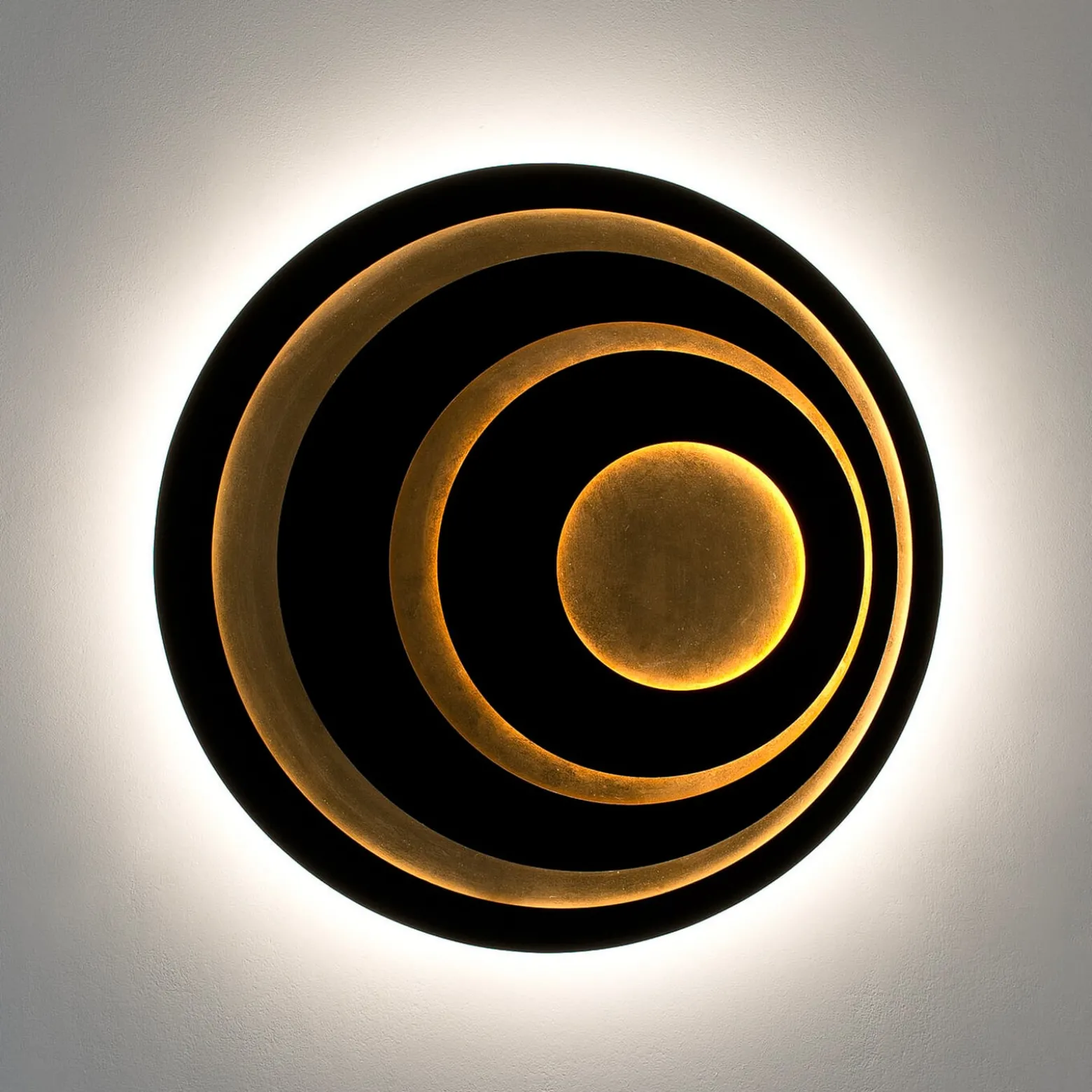 GRAVION-LED-seinävalaisin, musta/kultainen, halkaisija 80 cm, metalli,