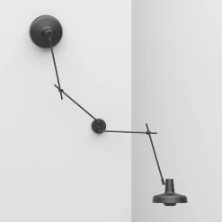 GRUPA Arigato seinävalaisin 2-valo 90cm musta